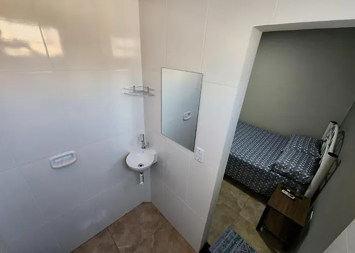 Quarto mobiliado em Lins