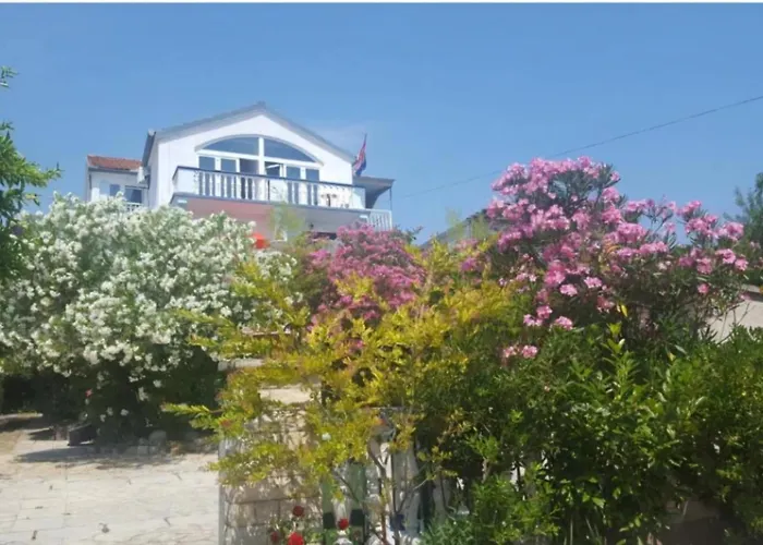 Oleander Apartment 2 In Pakostane