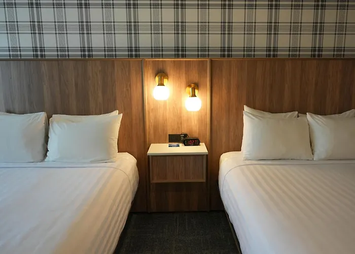 Travelodge By Wyndham Niagara Falls At The Falls