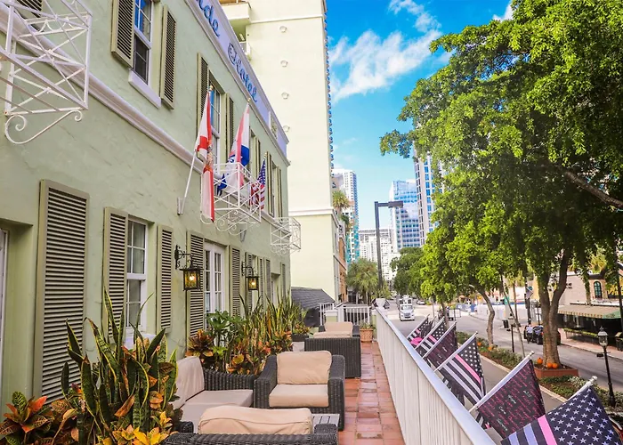 Riverside Hotel