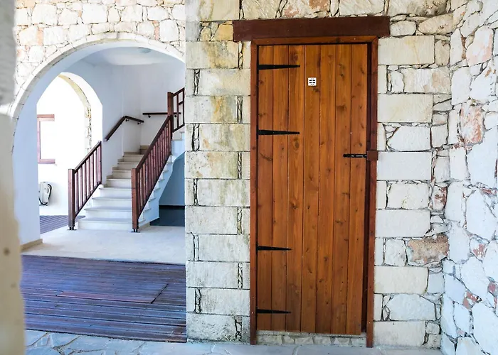 Demetriou Paradisos Hills Hotel