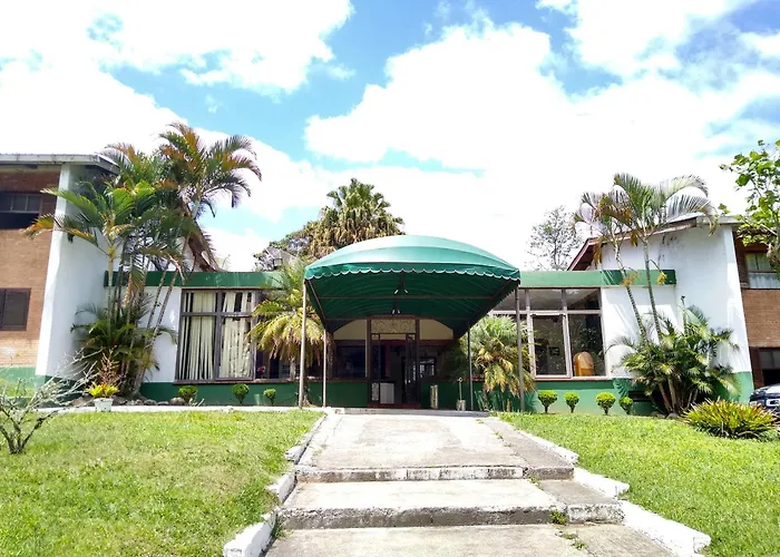 Oyo Del Verde Hotel
