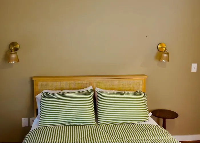Simple & Convenient Downtown Living