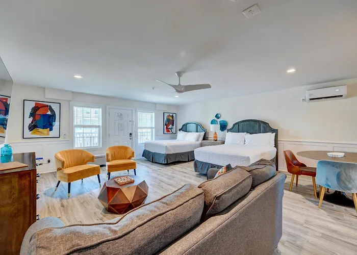 102 Queen Ada Suite, 1St Floor Low Tide
