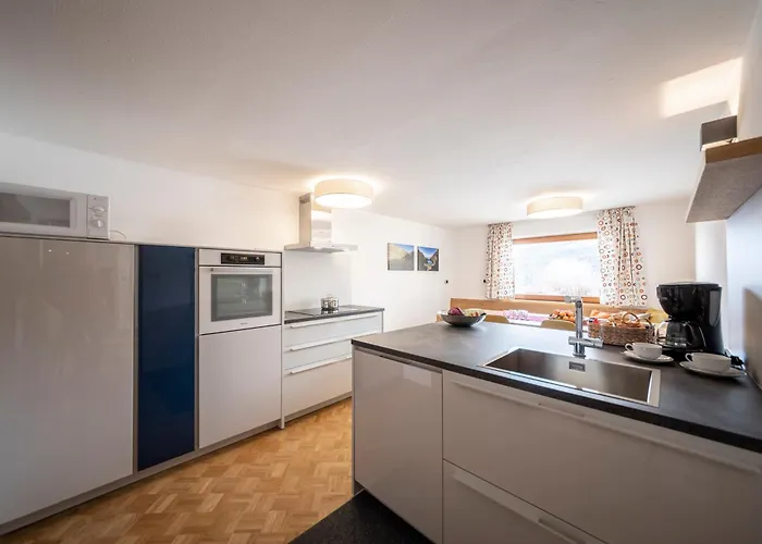 Waldelerhof- Appartements In Meransen