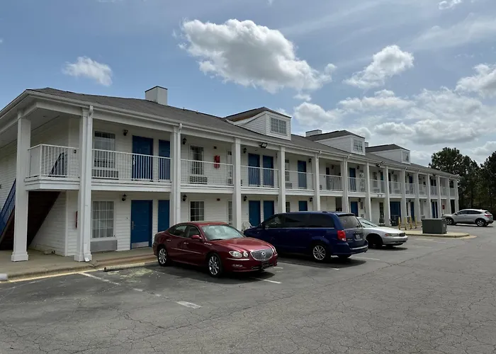 Brentwood Inn & Suites