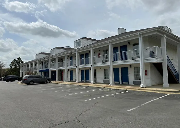 Brentwood Inn & Suites