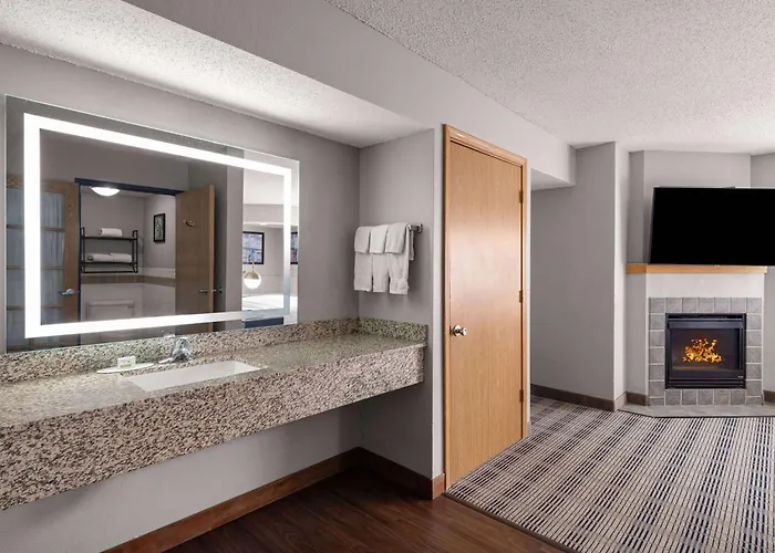 Americinn By Wyndham Shakopee Near Canterbury Park