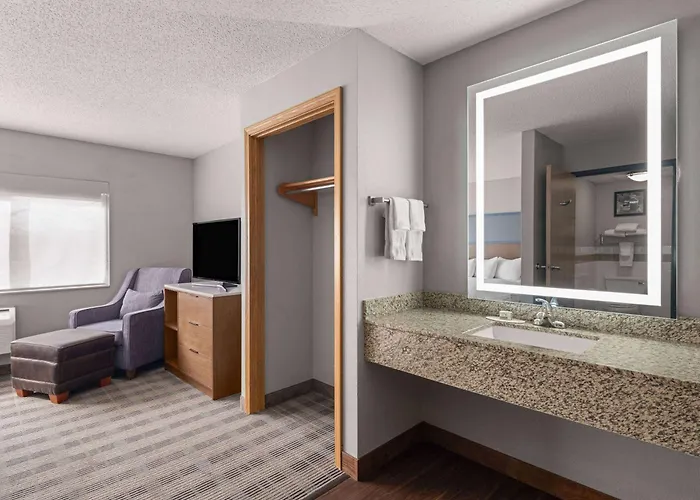Americinn By Wyndham Shakopee Near Canterbury Park