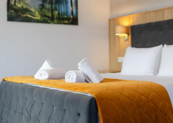 Hotel Mazurkowa & Wesela & Imprezy & Konferencje Jelenia Gora, Obok Restauracja Mazurkowa Chata
