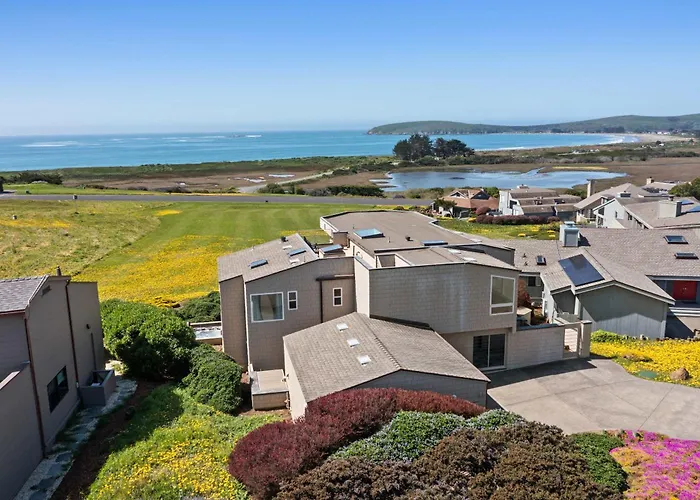 Breathtaking Views Of The Pacific Ocean Rooftop Balcony Gourmet Kitchen And Hot Tub Overlooking Golf Course