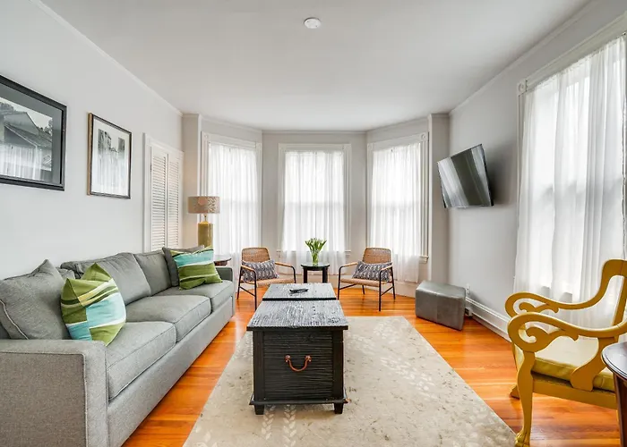 Walk To Harvard Square: Apartment In Cambridge