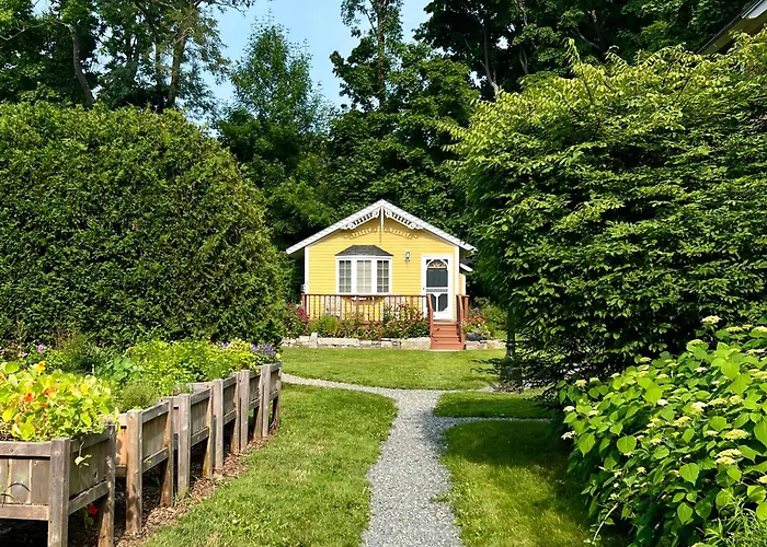 Sand Bar Cottage Inn