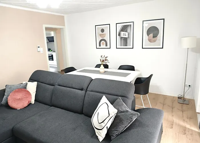 FH-Nähe: Modernes Apt mit Balkon