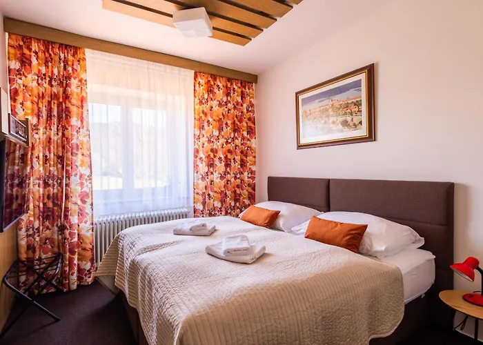 Hotel Jiskra Na Celadne