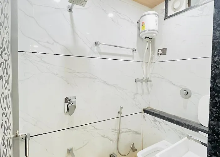 Hotel Shree Vijay I 966O9O1Oo6 Just 80Mtr From Shreenathji Temple 1Min Away By Sk