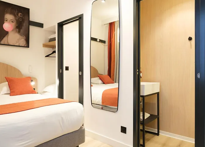 A L'Hotel Des Roys