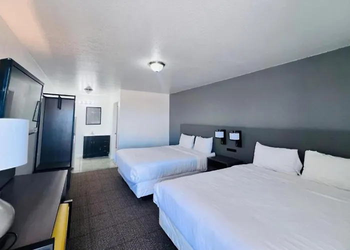 Oyo Garden Inn And Suites Pearsall I-35 East