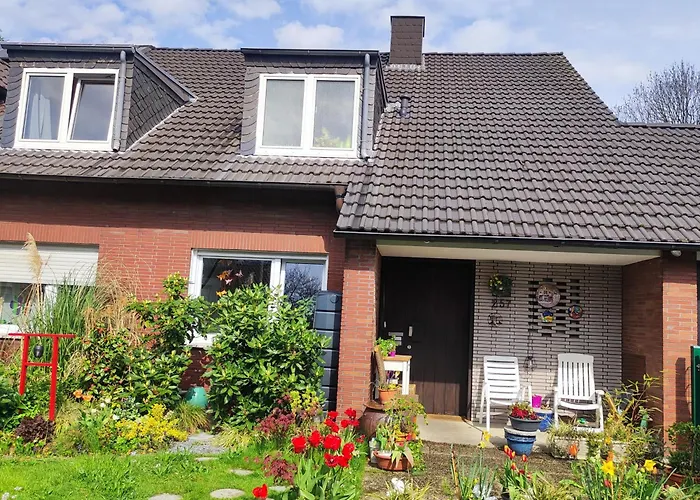 Uni, FH, Gesundheits Campus nähe, Ferienwohnung mit Garten&Terrasse