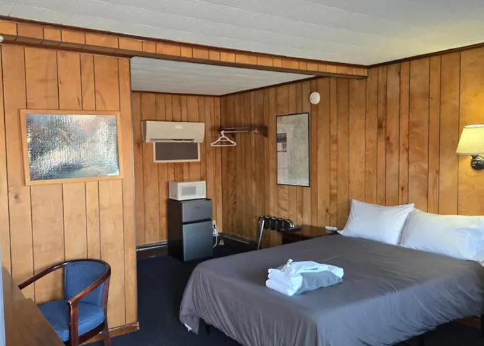 Russell'S Motel