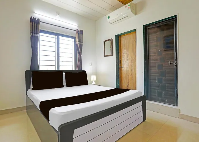 Hotel O Veraval Junction Formerly Hotel Aavkar