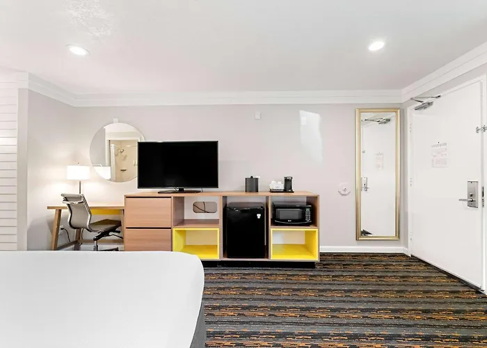 Days Inn By Wyndham San Diego Hotel Circle