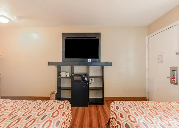 Hotel Avenida - Oceanside Camp Pendleton