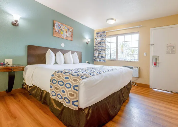 Hotel Avenida - Oceanside Camp Pendleton