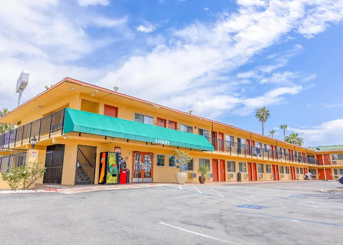 Hotel Avenida - Oceanside Camp Pendleton