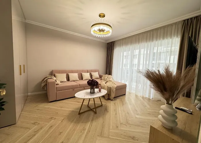 Modern & Glam Apartments Evergreen Towers Underground Parking Option