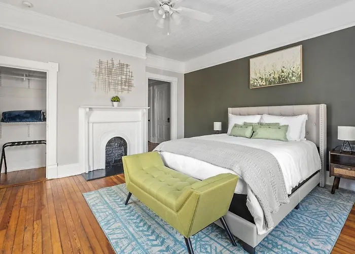 Luxury 1 Bed Downtown Columbia Upstairs