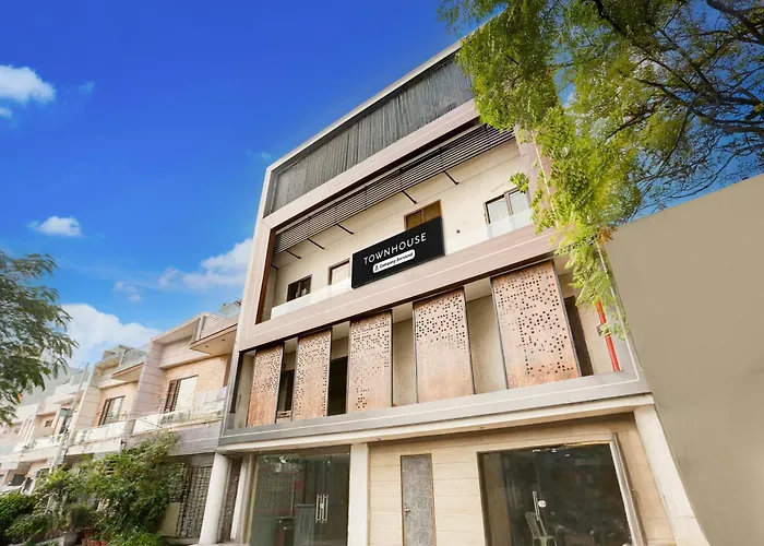 Townhouse By Oyo Haibowal Chowk Near Dmc