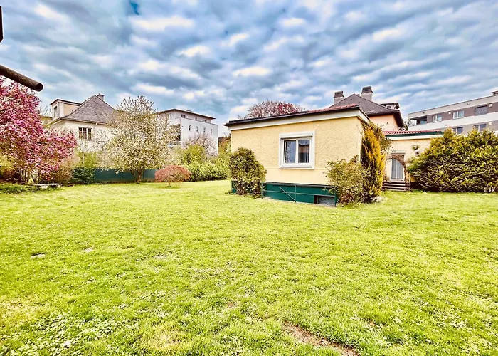 --Villa am Stadtpark--