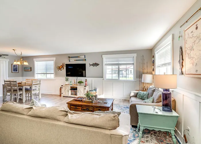 Pet-Friendly Westport Vacation Rental W/ Hot Tub!