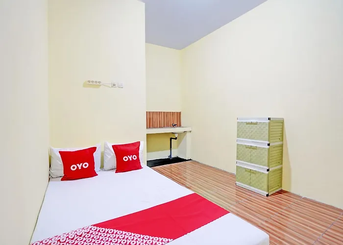 Oyo Life 92920 Rumah Kost Azca