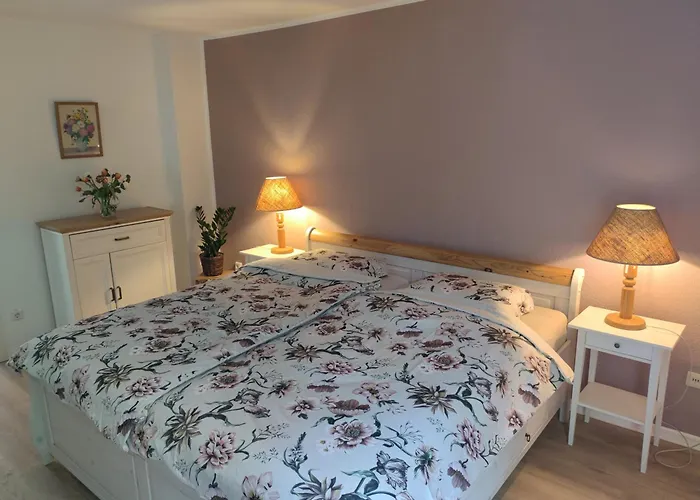 City Nest - Große gemütliche Ferienwohnung mit Terrasse, zentral gelegen, für Paare, Familien und Hunde!