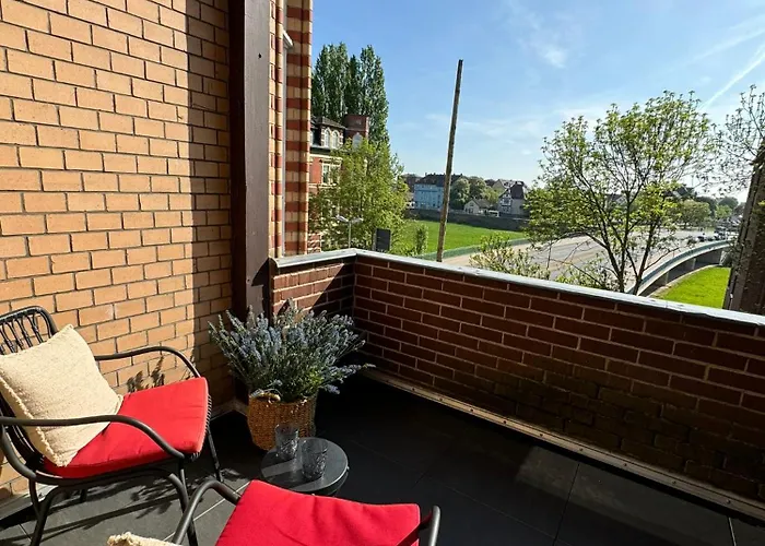 Lio Suite Design Apartment Balkon Netflix