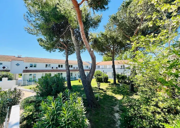 Artemia Aigues-Mortes - Hotel Avec Piscine - Bornes Electriques - Parking Prive - Local Velo-Moto