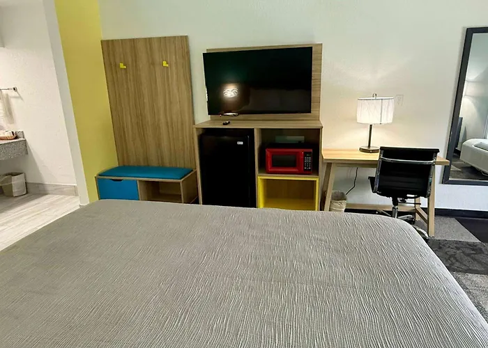 Days Inn By Wyndham Eglin Afb