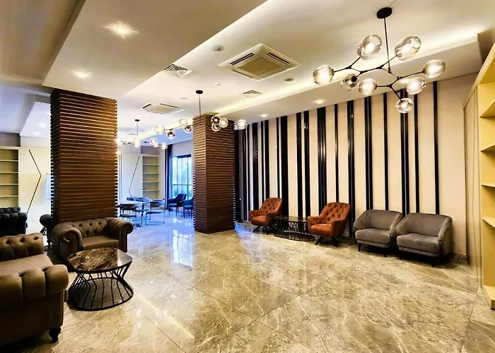 5 Star Facilities/Walking Distance To Amenities And The Beach