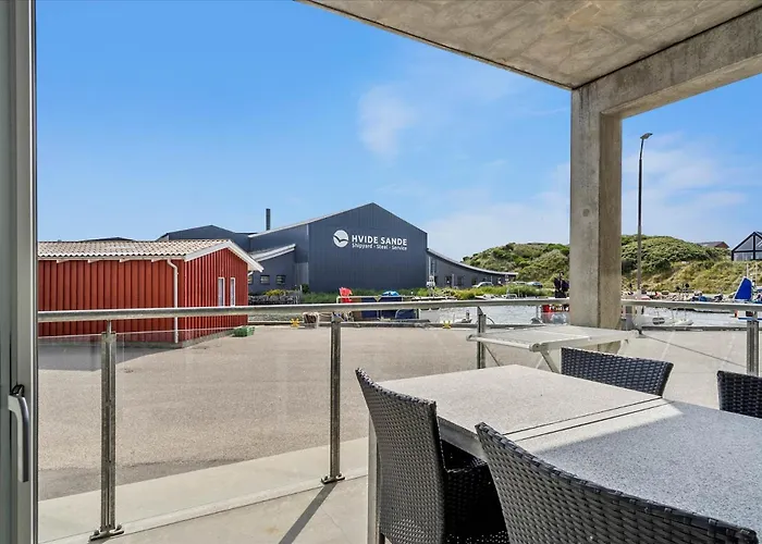 Beautiful Harbor View Apartment
