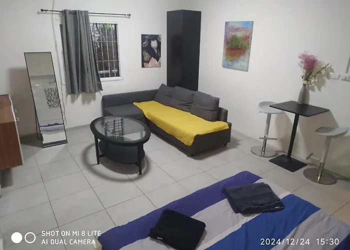 Amir'S Apartments