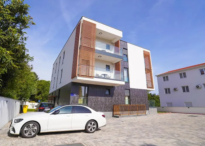Cameleon Orebic- Beachfront Apartments