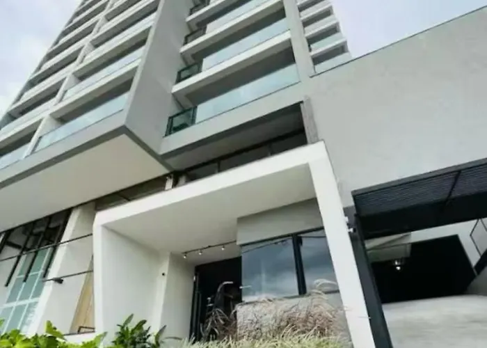 Flat Alto Padrao ao Lado do IBIS - Av Esmeraldas