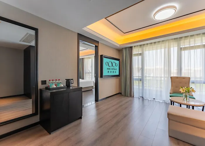 Xana Hotel Qionghai Municipal Government High-Speed Railway Station