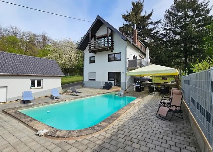 Apartment With Pool And Wide View