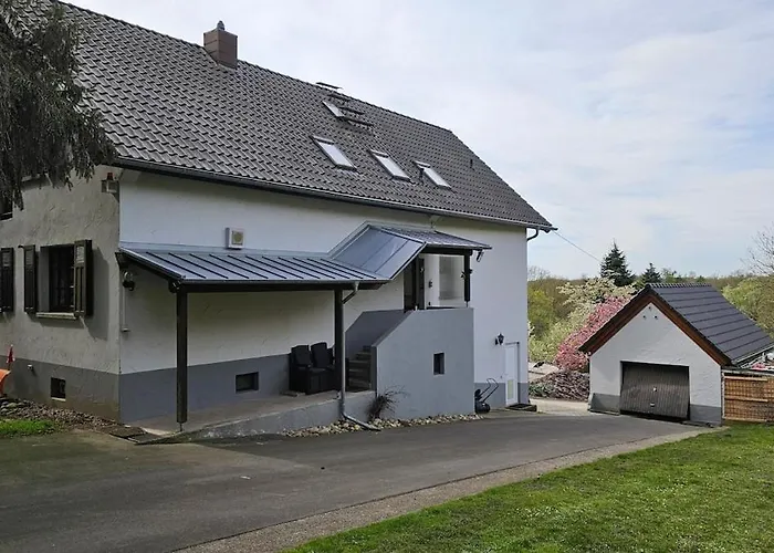 Apartment With Pool And Wide View
