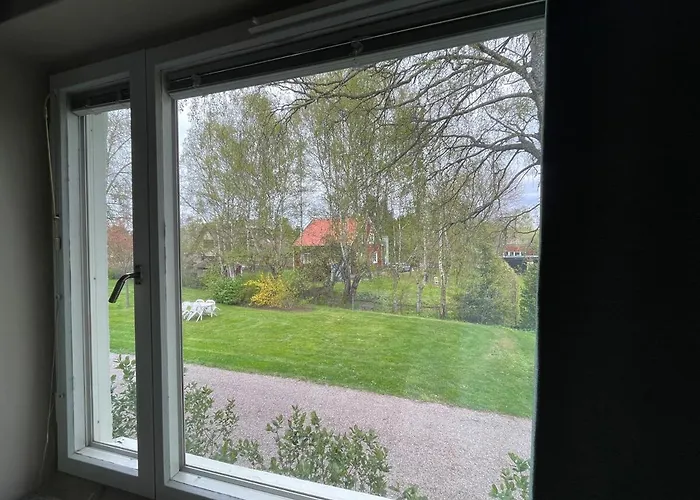 Newly Renovated, Spacious Flat!