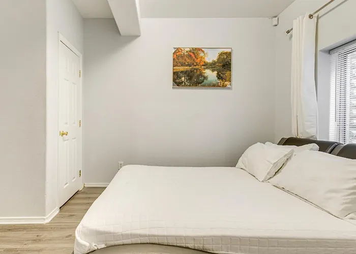 10 Mi To Downtown: Convenient Denver Apartment!