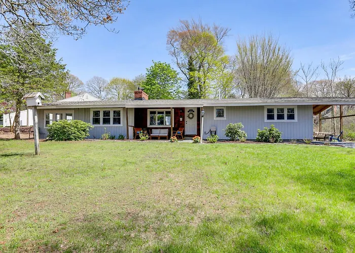 Steps To Beaches & Main Street: Hyannis Retreat